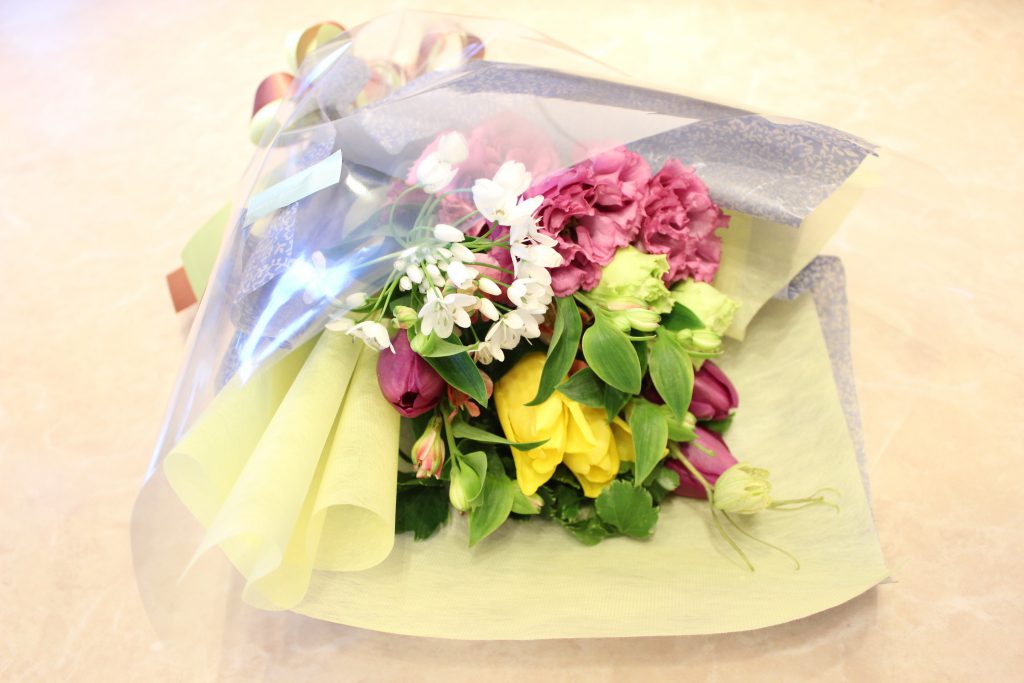 フラワーアレンジメント花束の注文｜ありがとう♪50代女性へ送別のお花注文