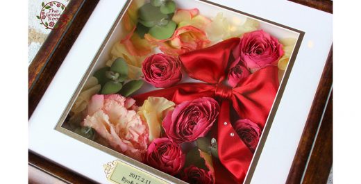 ブラウンフレーム Mサイズ|結婚式当日に感動~二度目のプロポーズの花束☆高級感あるブラウンフレームの中で永遠に|完成アップ