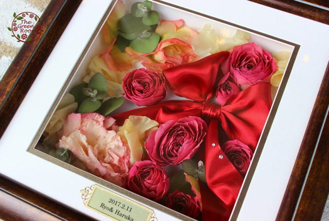 ブラウンフレーム Mサイズ|結婚式当日に感動~二度目のプロポーズの花束☆高級感あるブラウンフレームの中で永遠に|完成アップ