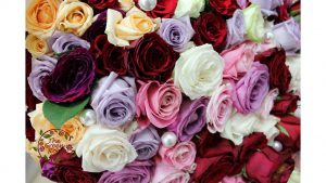 結婚式当日の教会での練習時に50本のバラを披露宴の最中に144本のバラをプレゼント