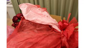 赤バラ108本☆プロポーズの花束を押し花と立体２つのフレームご注文が増えています☆｜持ち込み時ラッピング