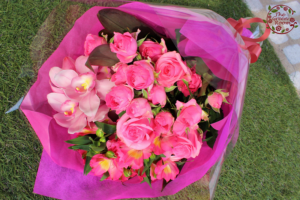 フラワーアレンジメント・花束の事例紹介 お客様の声｜お世話になった方へ贈るお花｜ピンク花束