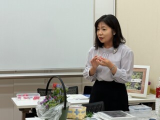 鵜飼ひとみレカンフラワー講師